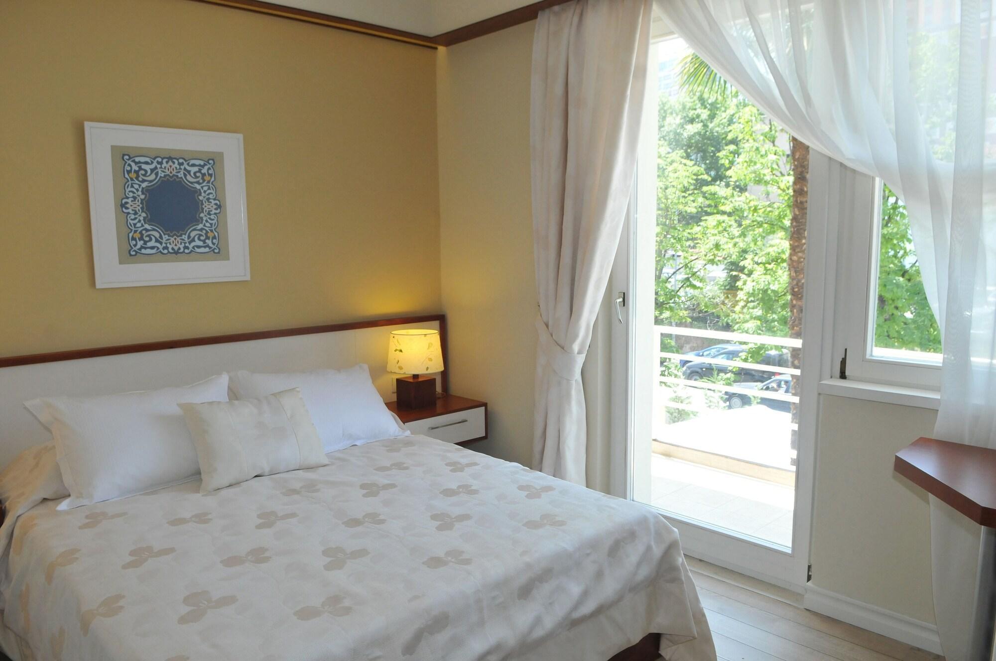 Hotel Sokrat Tirana Zewnętrze zdjęcie