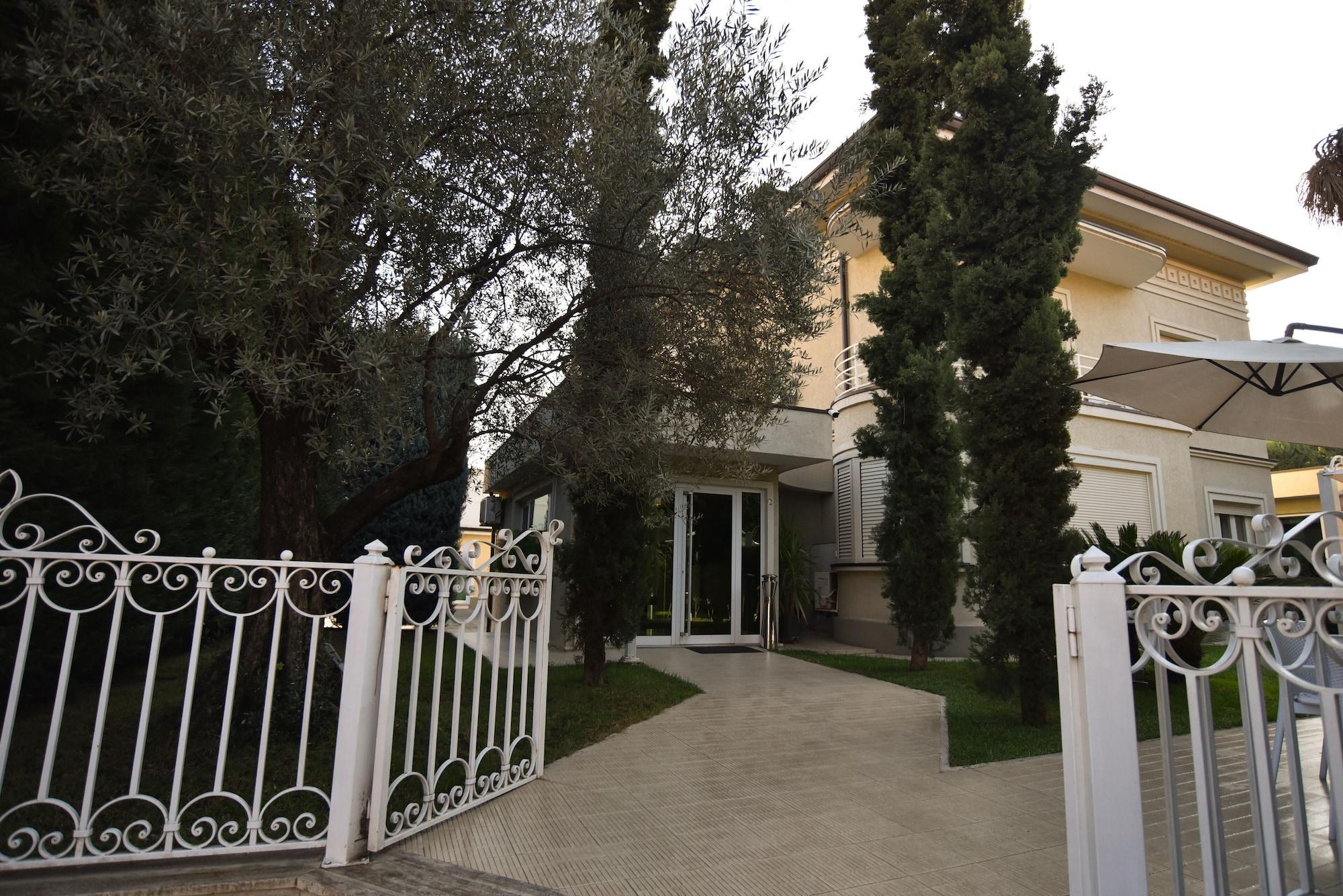 Hotel Sokrat Tirana Zewnętrze zdjęcie