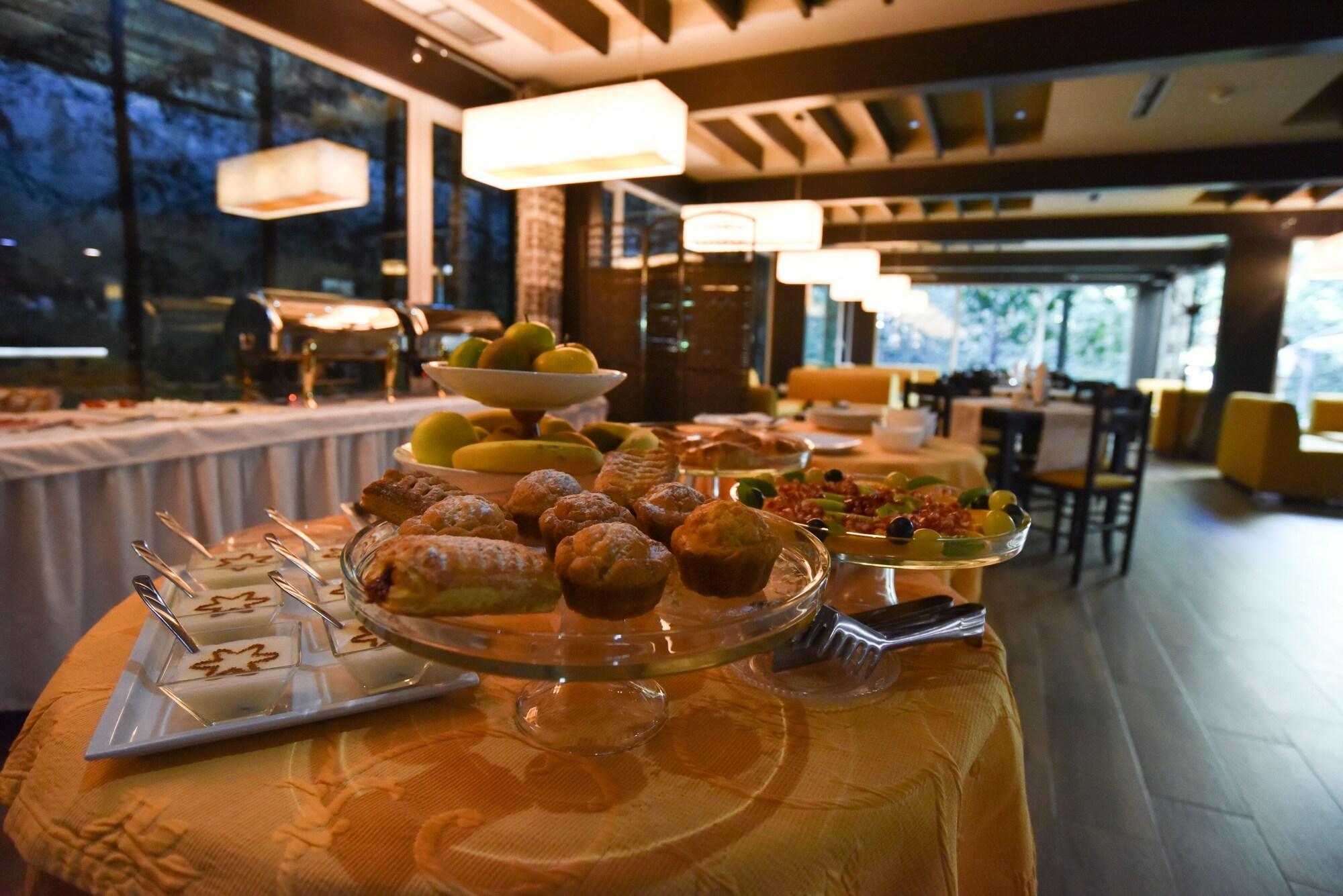 Hotel Sokrat Tirana Zewnętrze zdjęcie