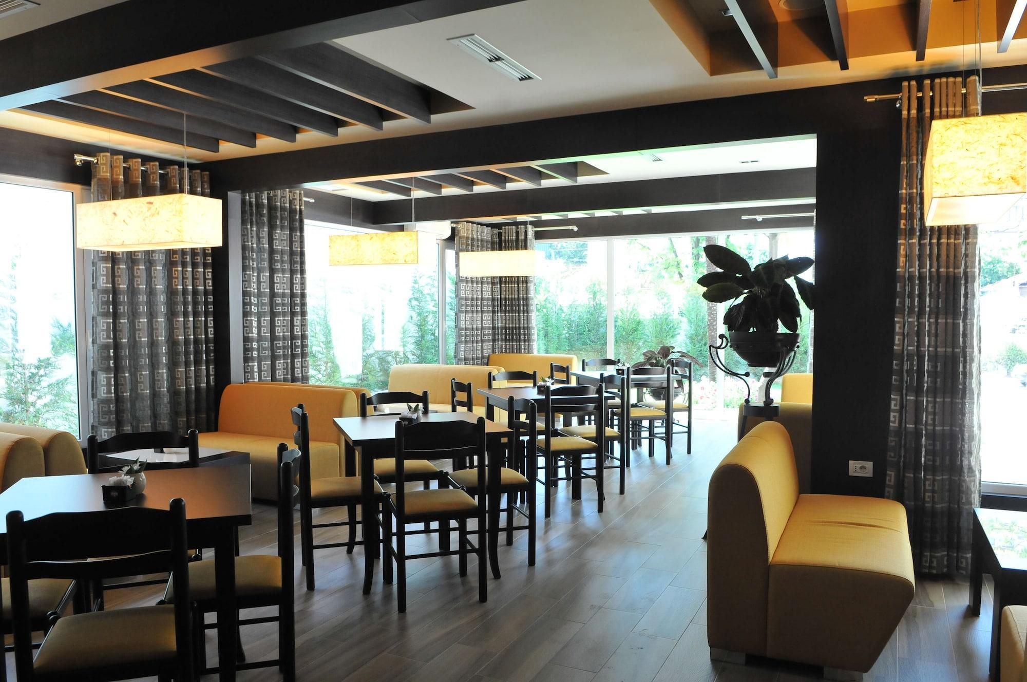 Hotel Sokrat Tirana Zewnętrze zdjęcie