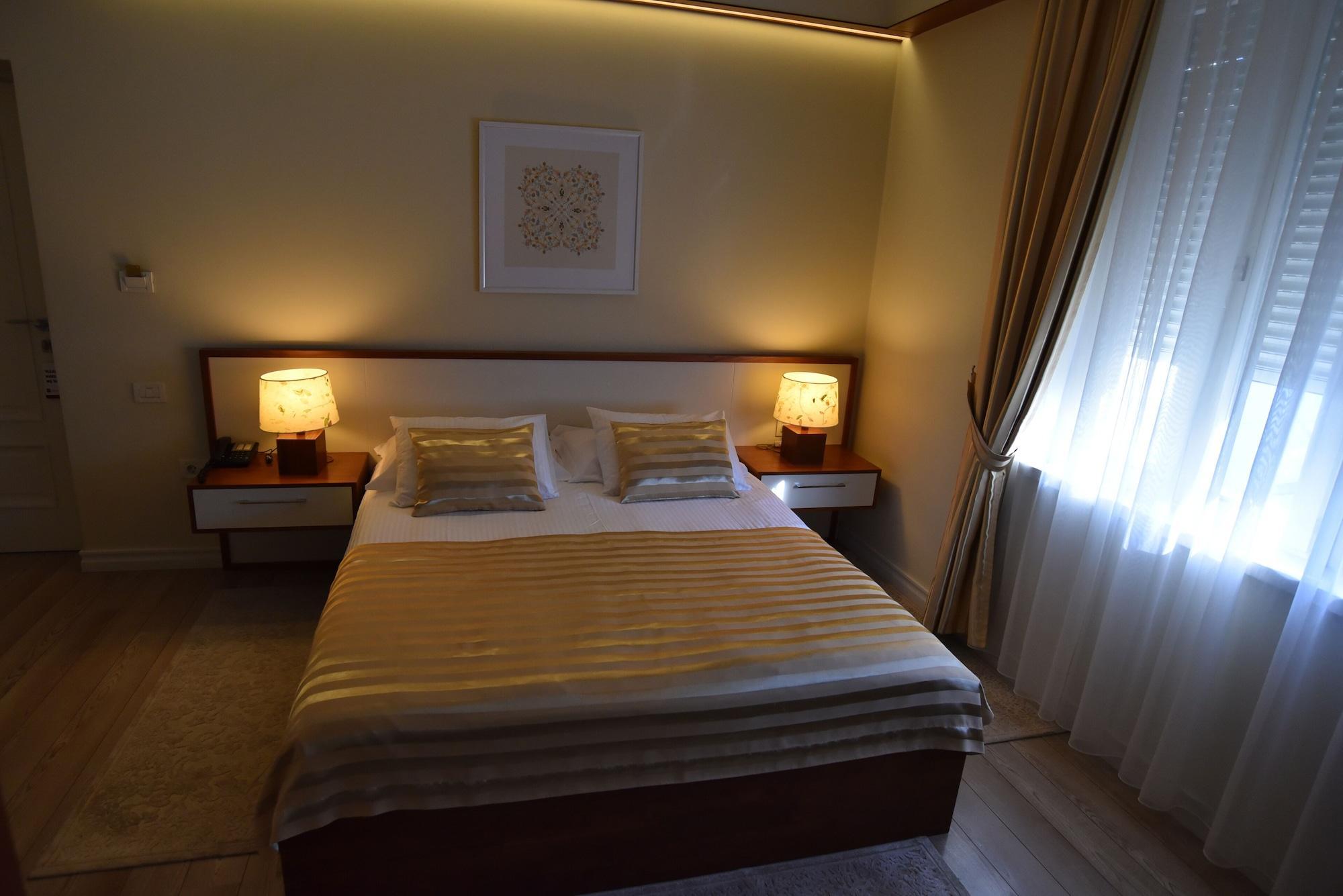 Hotel Sokrat Tirana Zewnętrze zdjęcie
