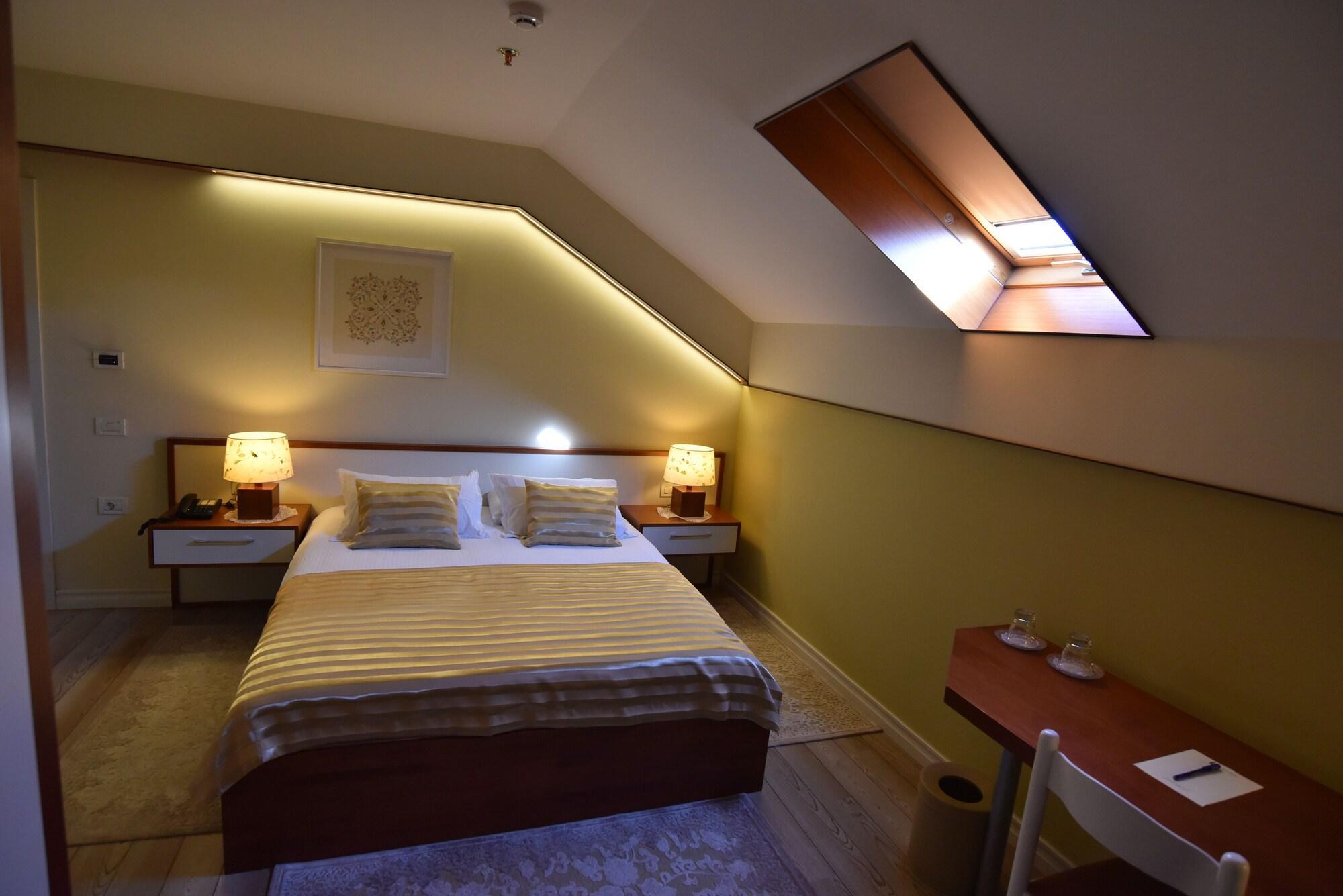 Hotel Sokrat Tirana Zewnętrze zdjęcie