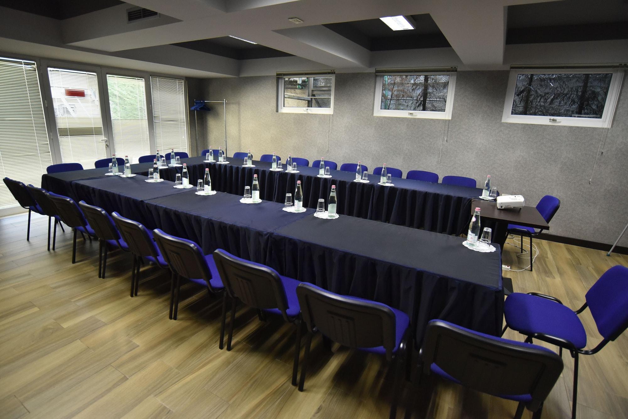 Hotel Sokrat Tirana Zewnętrze zdjęcie